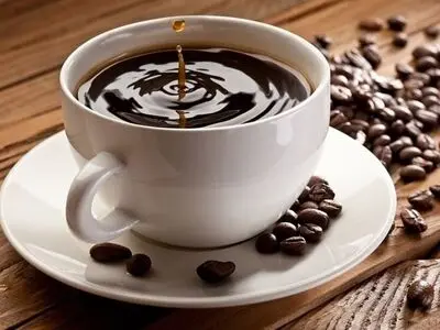 با مصرف بیش از حد کافئین، چه اتفاقی در بدن ما می‌افتد؟