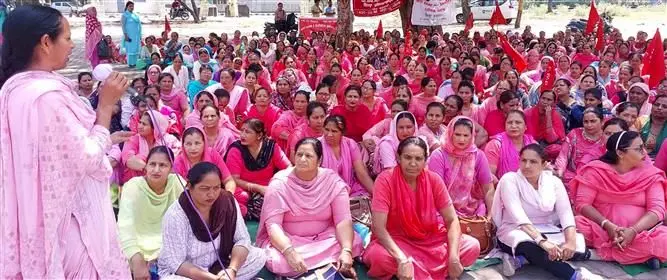 اعتراض زنان مددکار اجتماعی هند به قطع حمایت‌های دولت