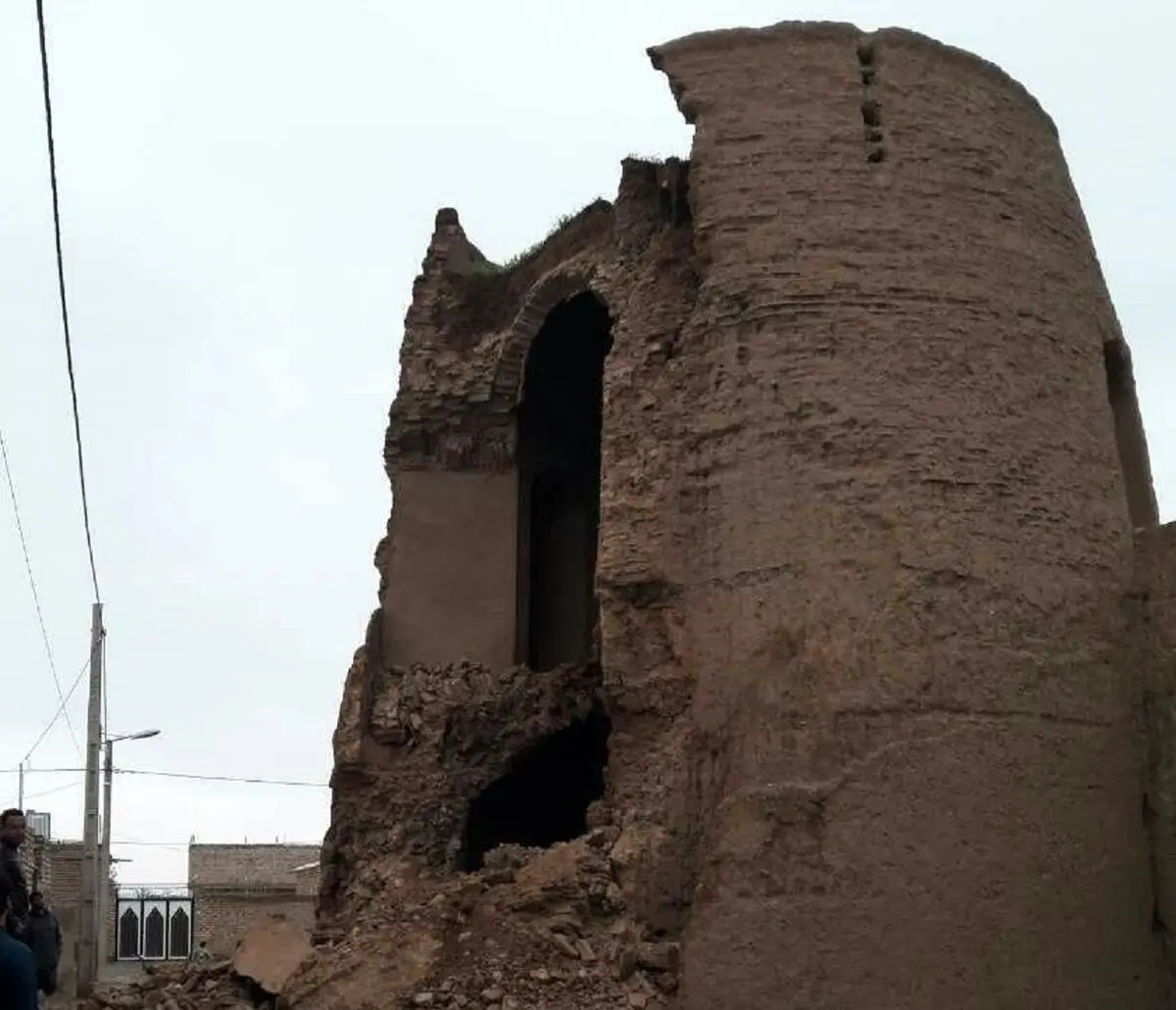 برج تاریخی روستای رحمت آباد تربت جام بازسازی می‌شود