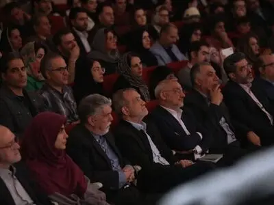 رییس‌جمهور به دیدن منظومه «سیمرغ» اثر فرهاد فخرالدین نشست
