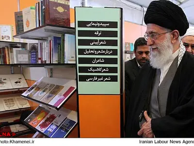 قائد الثورة یزور معرض طهران الدولی للکتاب