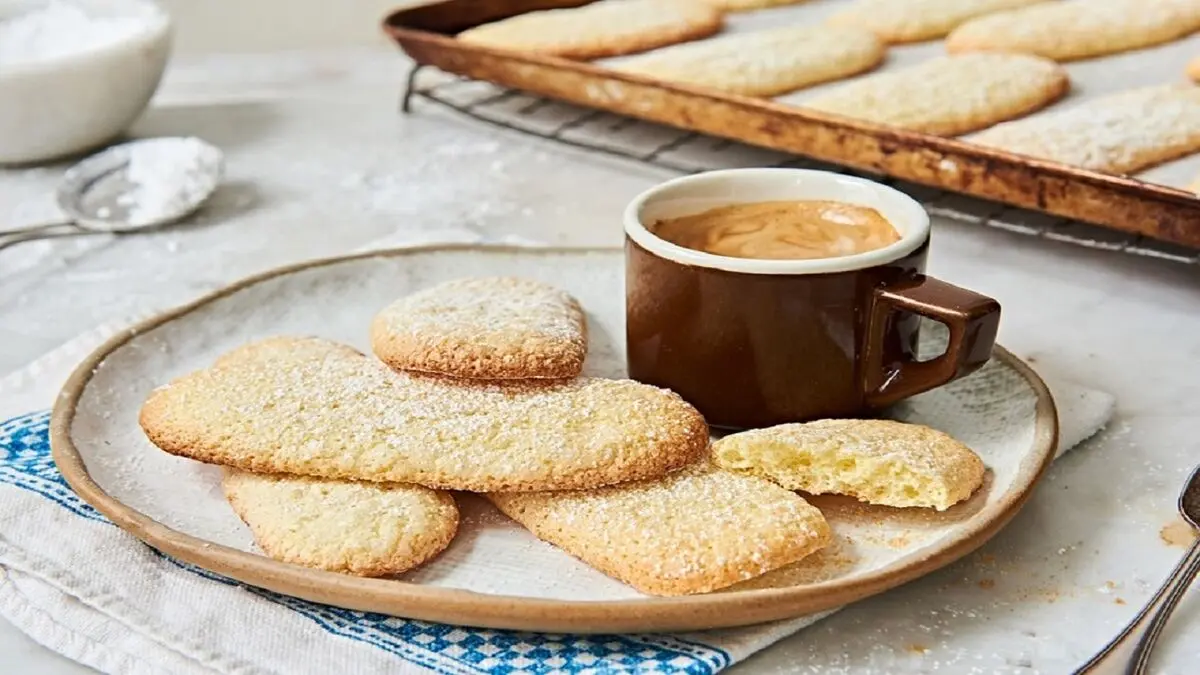 طرز تهیه ساده بیسکویت لیدی فینگر در خانه