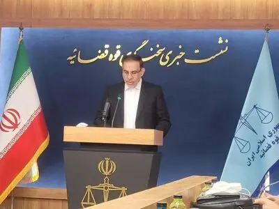 ایران برای منافع ملی می‌جنگد و از روزنه‌های دیپلماسی هم بهره می‌برد/ اجازه نمی‌دهیم برخی در زمین دشمن بازی کنند