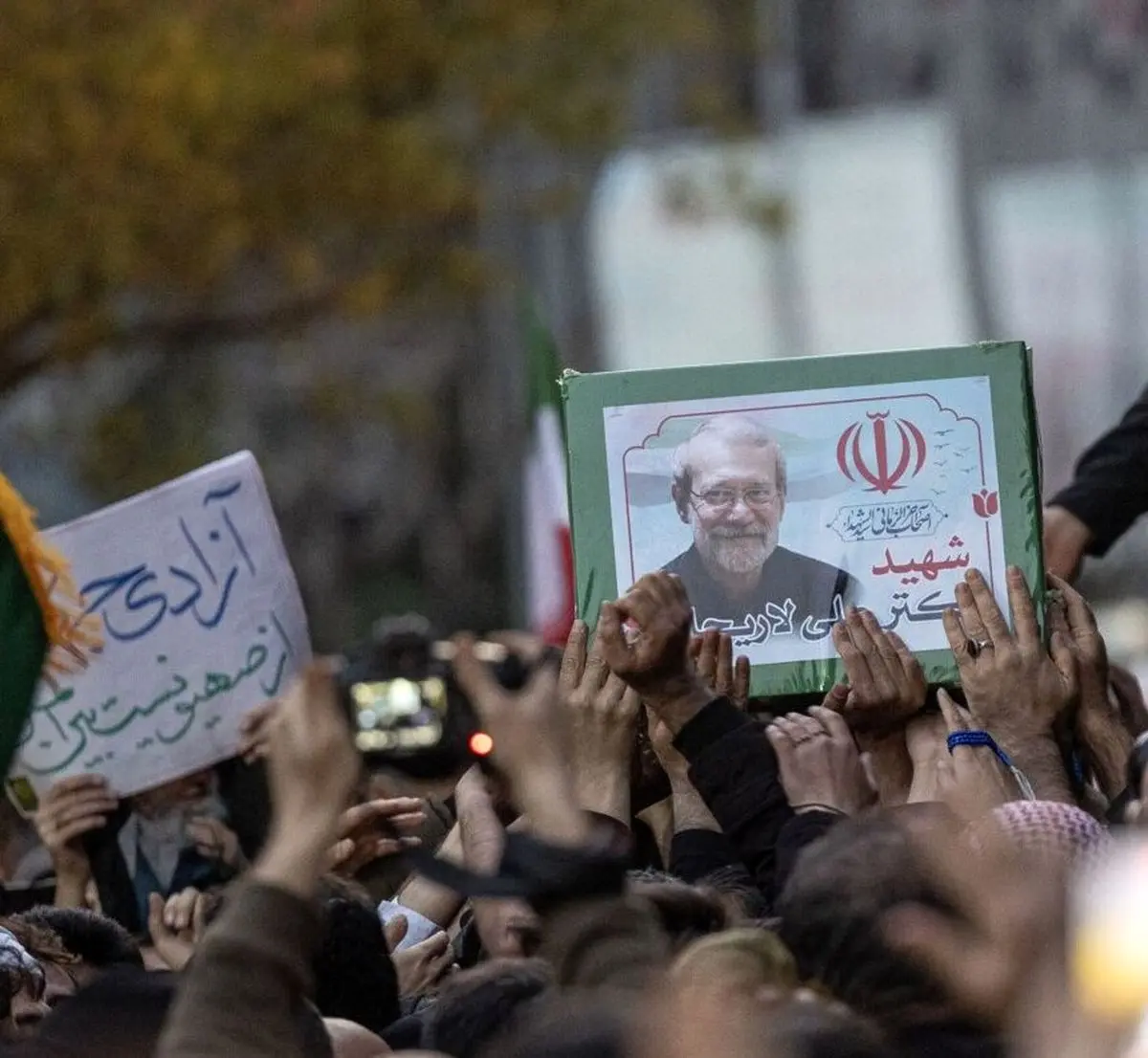 پیکر شهید لاریجانی و فرزندش در حرم حضرت معصومه به خاک سپرده شد