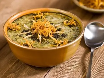 طرز تهیه آش ترخینه؛ غذایی مفید برای سرماخوردگی و آنتی‌بیوتیک طبیعی