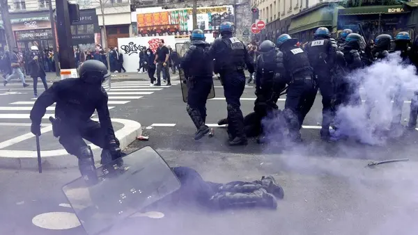 Iran condemns repression of peaceful protests in France