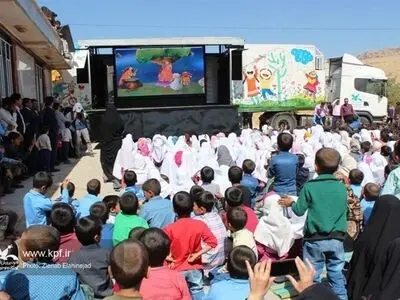 تماشاخانه سیار کانون پرورش فکری به مناطق کم‌برخوردار بوشهر می‌رود