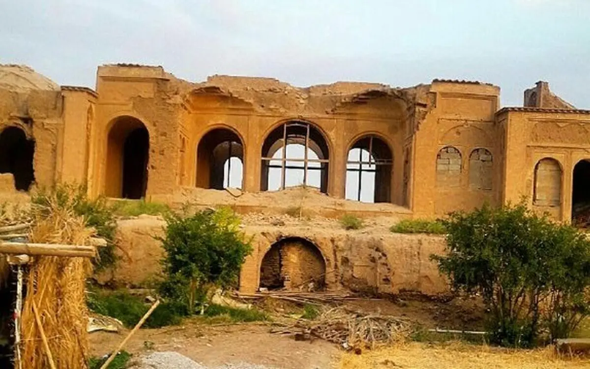 تبدیل ملک تاریخی "کلانتر" کرمان به بساط سبزی‌فروشان/ مشکلات حقوقی؛ مانع ترمیم و مرمت