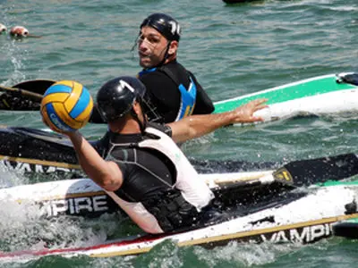 تیم ملی کانوپولوی آقایان رده سنی بزرگسالان به آب می زند