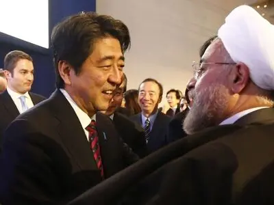 روحانی و آبه دیدار می‌کنند/ وزیر خارجه ژاپن ماه آینده به ایران می‌آید