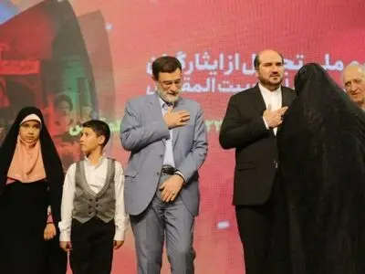 تجلیل از خانواده های شهدا و ایثارگران عملیات بیت‌المقدس در اختتامیه جشنواره ایثار