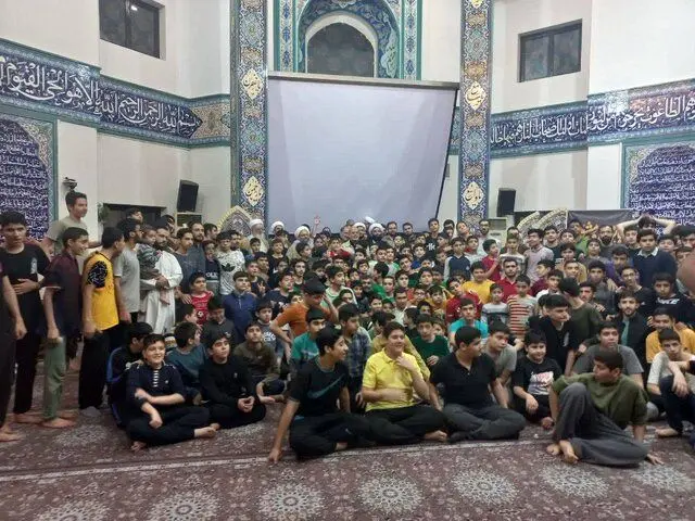 بازدید وزیر کشور از مراسم اعتکاف «دانش‌آموزان آرمانی» تهران