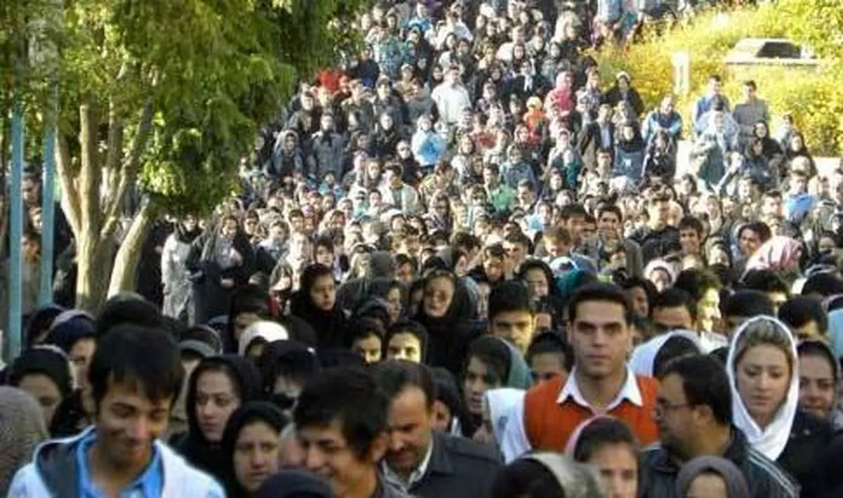 برگزاری همایش پیاده‌روی خانوادگی در شهرستان فومن/ پخش‌سراسری همایش از شبکه سوم سیما