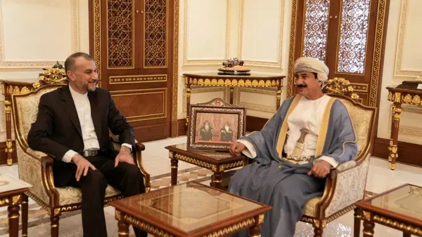دیدار وزیر امیرعبدالهیان با وزیر مکتب سلطانی عمان