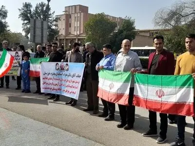تجمع کارگران شهرداری‌های خوزستان به همراه خانواده‌هایشان