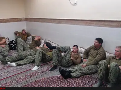 عکس: تصاویری دیگر از دستگیری تفنگداران دریایی امریکایی 