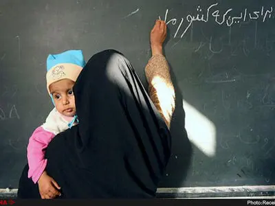 چرا جذب آموزش‌دهندگان نهضت و حق‌التدریسی‌ها را «آفت» می دانند؟!/ سالها "بابا نان داد" درس دادیم اما نان نداریم!