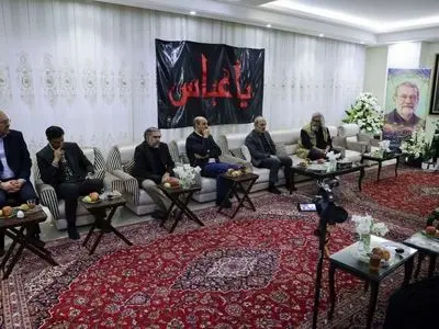 دیدار رئیس سازمان صداوسیما با خانواده شهید لاریجانی