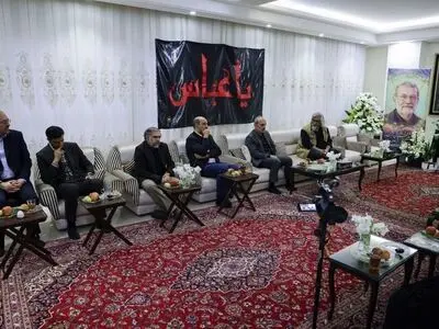 دیدار رئیس سازمان صداوسیما با خانواده شهید لاریجانی