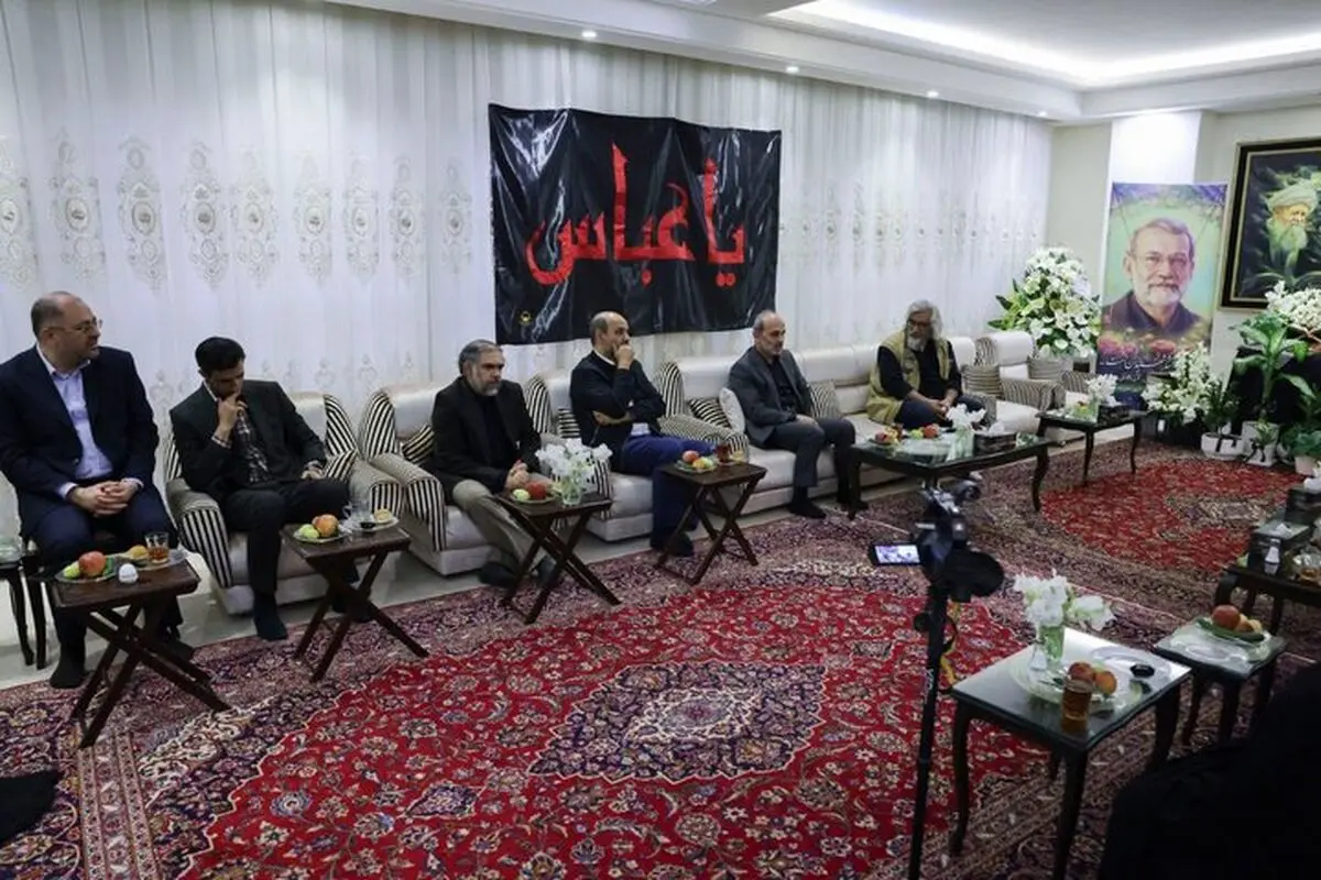 دیدار رئیس سازمان صداوسیما با خانواده شهید لاریجانی