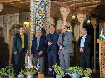 تجلیل از پروفسور سیدابوالقاسم فروزانی در مرکز شیرازشناسی/سرمایه واقعی شیراز، نخبگان و فرهیختگان آن است