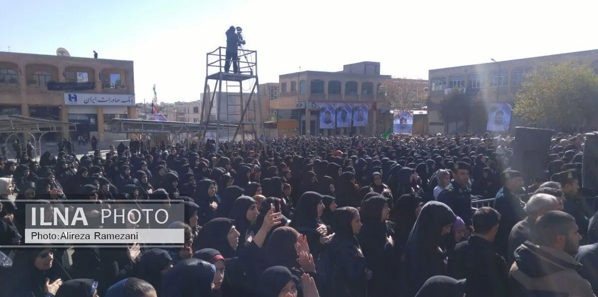 اجتماع بزرگ مردم عزادار شهر کرمانشاه در سبزه میدان