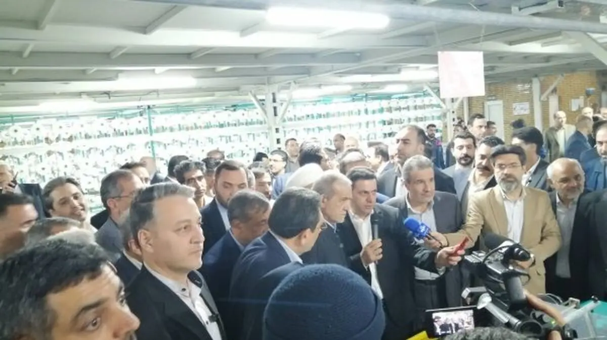 پزشکیان از دو واحد تولیدی در شهرک صنعتی قرچک بازدید کرد
