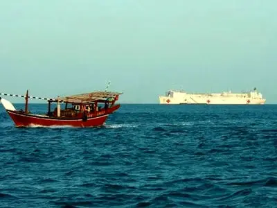نجات ۴ کارگر یک شناور صیادی در آبهای عمان
