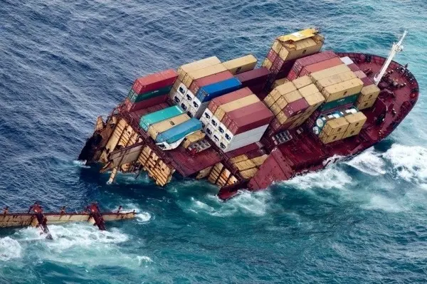 غرق شدن کشتی چینی در سواحل روسیه
