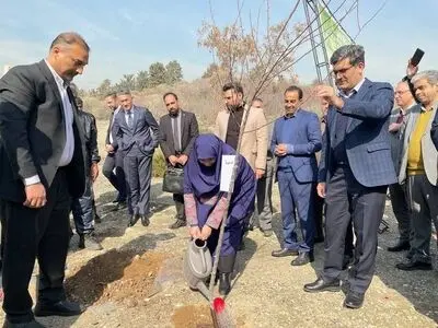 پیوستن رئیس سازمان محیط‌ زیست به پویش ملی درختکاری «سرو ایران»