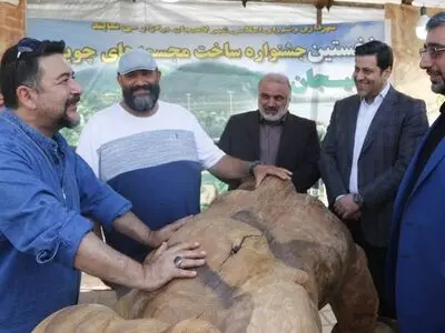 جشنواره مجسمه های چوبی در لاهیجان