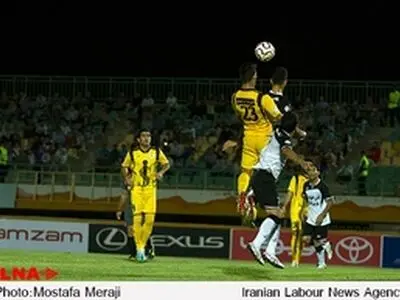 بازی فوتبال بین دو تیم صبا قم و نفت مسجد سلیمان