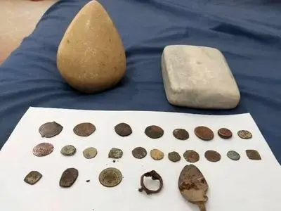 کشف اموال باستانی و سکه های تاریخی در فیروزآباد