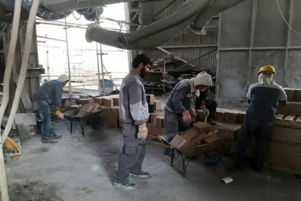انتقاد کارگران سیمان کارون به حقوق ناکافی و تبعیض/ از پسِ مخارج زندگی برنمی‌آییم 