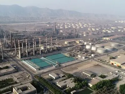 تفاهم نامه جذب ۸ هزار نیروی بومی در پالایشگاه نفت بندرعباس امضا شد 