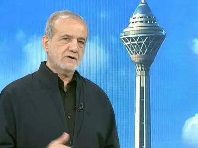 الرئيس بزشكيان: الكيان الصهيوني هاجم إيران بدعم أمريكي والإعلام الوطني كان درع الشعب في الحرب