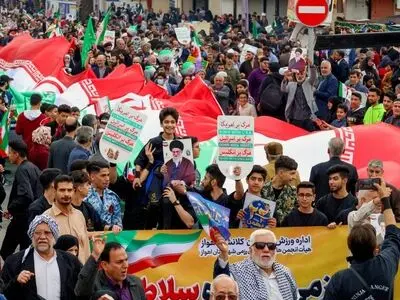 راهپیمایی ۲۲ بهمن در نقاط مختلف خوزستان برگزار شد 