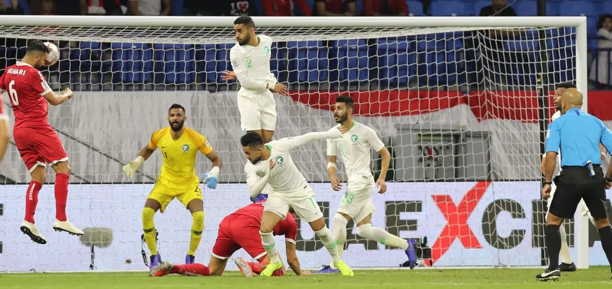 قلم قرمز AFC روی نام 15 داور