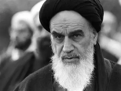 امام خمینی (ره)؛ سمبل راهبریِ دقیق نظریه و عمل در حوزه حکمروایی اسلامی است