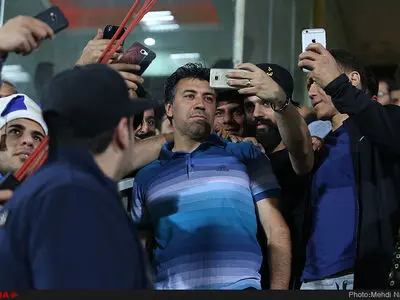 نوازی: گرو و نیومایر در حد استقلال نیستند / فوتبال چشمی در دفاع خراب می‌شود