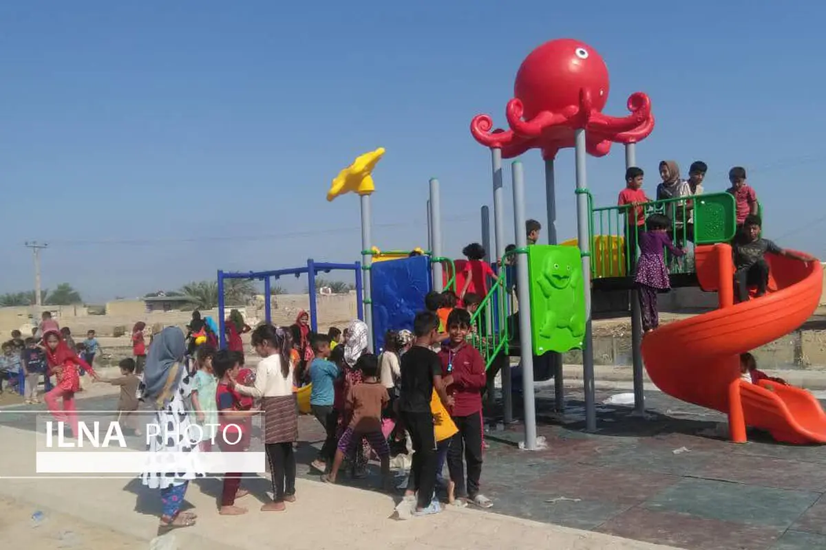 آواز خوانی پرویز پرستویی برای کودکان سیل‌زده+فیلم