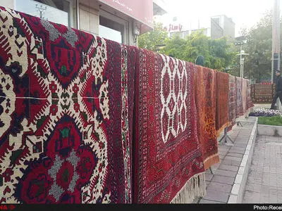 فرش ترکمن بازارچه‌ای برای فروش ندارد/مکان‌یابی خوب نبود، مرکز صنایع‌دستی گنبد تعطیل شد