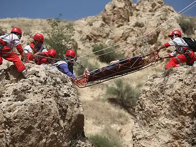 نجات یک کوه‌گرد مصدوم در کوه‌های شهرستان تفرش