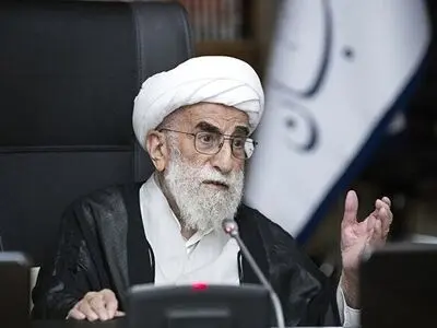 خواص جامعه در صحنه‌های سرنوشت‌ساز حضور آگاهانه داشته باشند