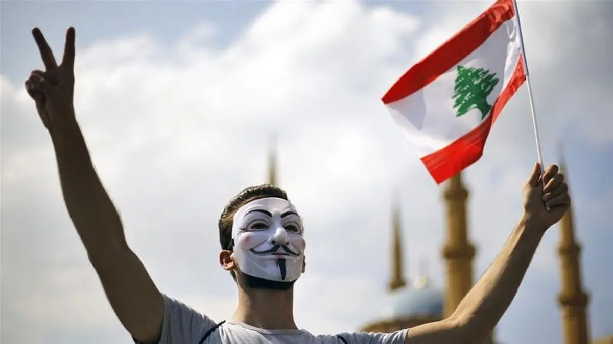 مردم لبنان در اعتراض به ریاضتِ اقتصادی به خیابان‌ها آمدند