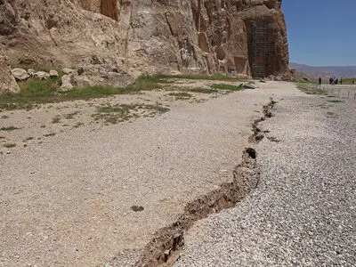 اگر نقش رستم مقاوم‌ نشود، قدیمی‌ترین سند جغرافیای تاریخی ایران از کعبه زرتشت فرومی‌ریزد