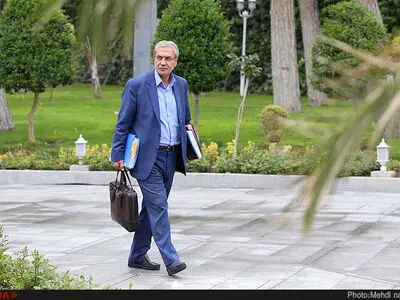 وزیر کار برای پیگیری مشکلات آذرآب و هپکو عازم اراک شد