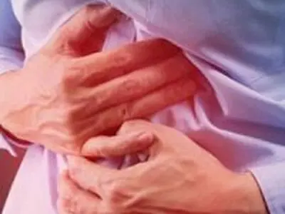 رفلاکس معده چیست؛ علت، علائم و درمان 