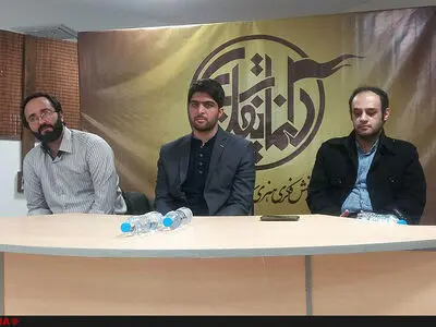 جایزه سینمایی ققنوس تمام‌قد مقابل جشنواره فیلم فجر ایستاده است