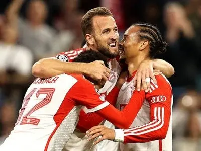 ویدئو: خوشحالی بازیکنان و کادر فنی بایرن مونیخ با هواداران